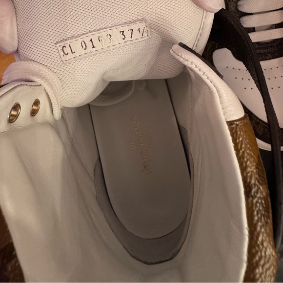 Louis Vuitton ankle high lace up shoes, like New - Picture 9 of 9